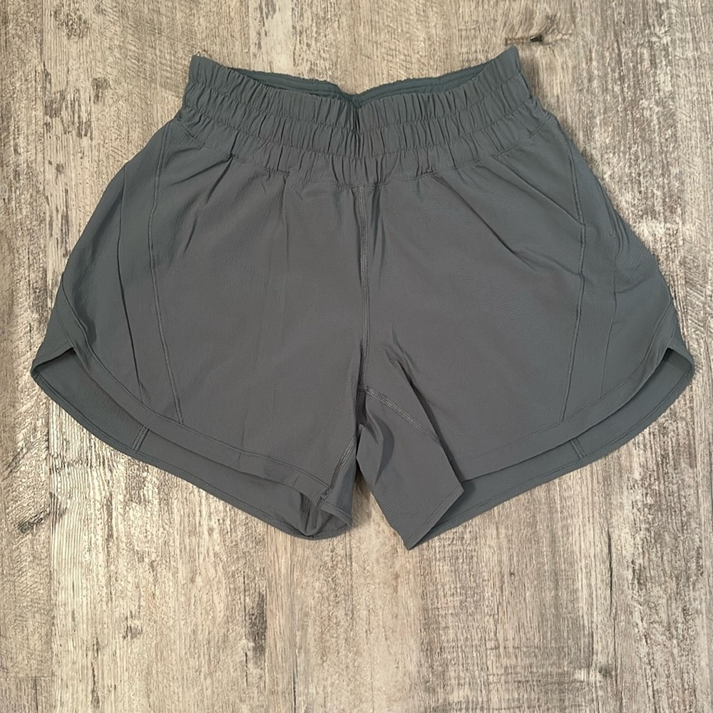 Lululemon Track That 5” shorts size 6